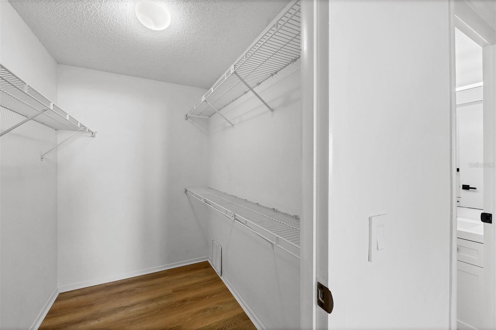 Image 14 of 31 For 3231 Beneva Road 103