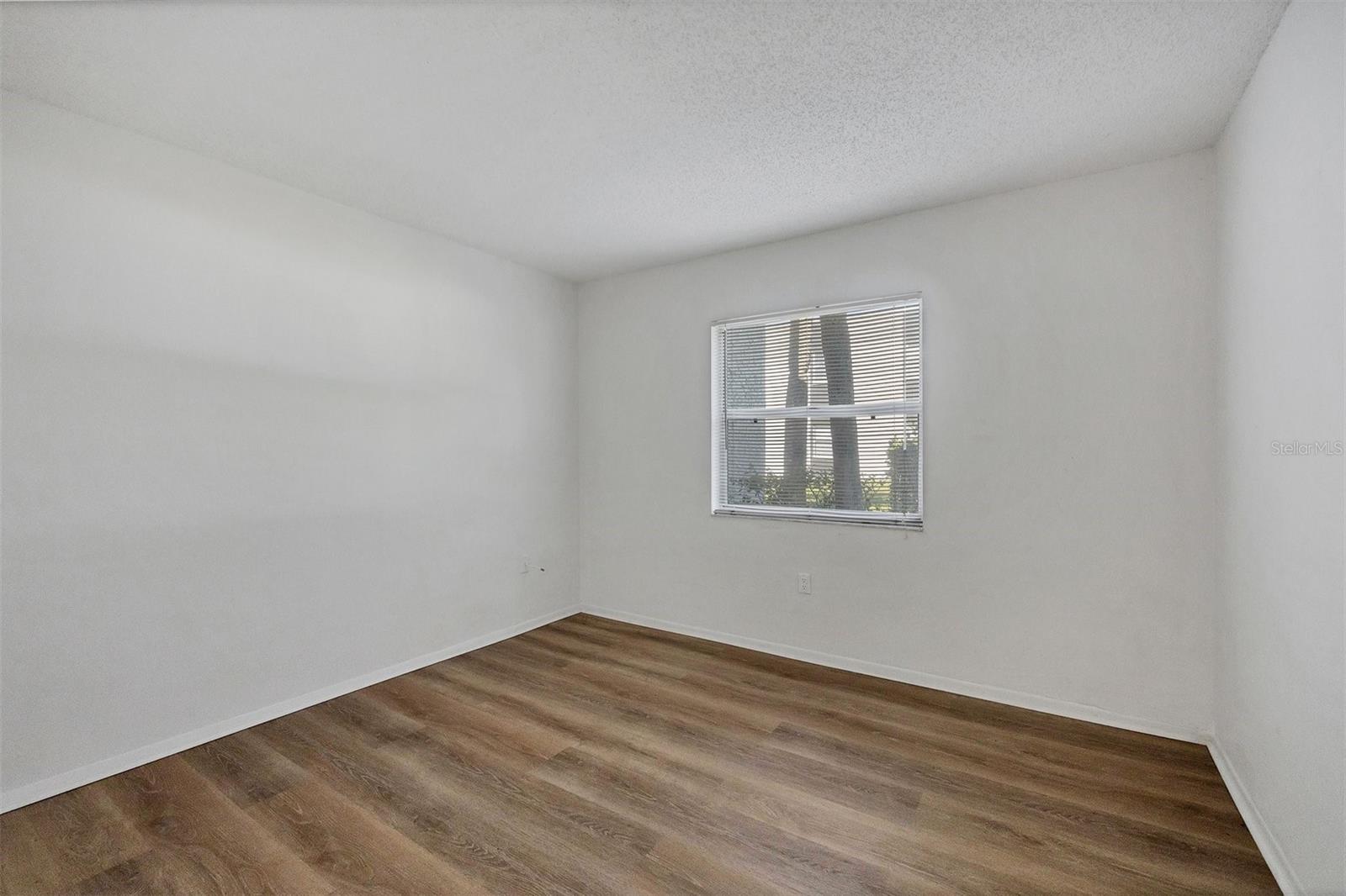 Image 16 of 31 For 3231 Beneva Road 103