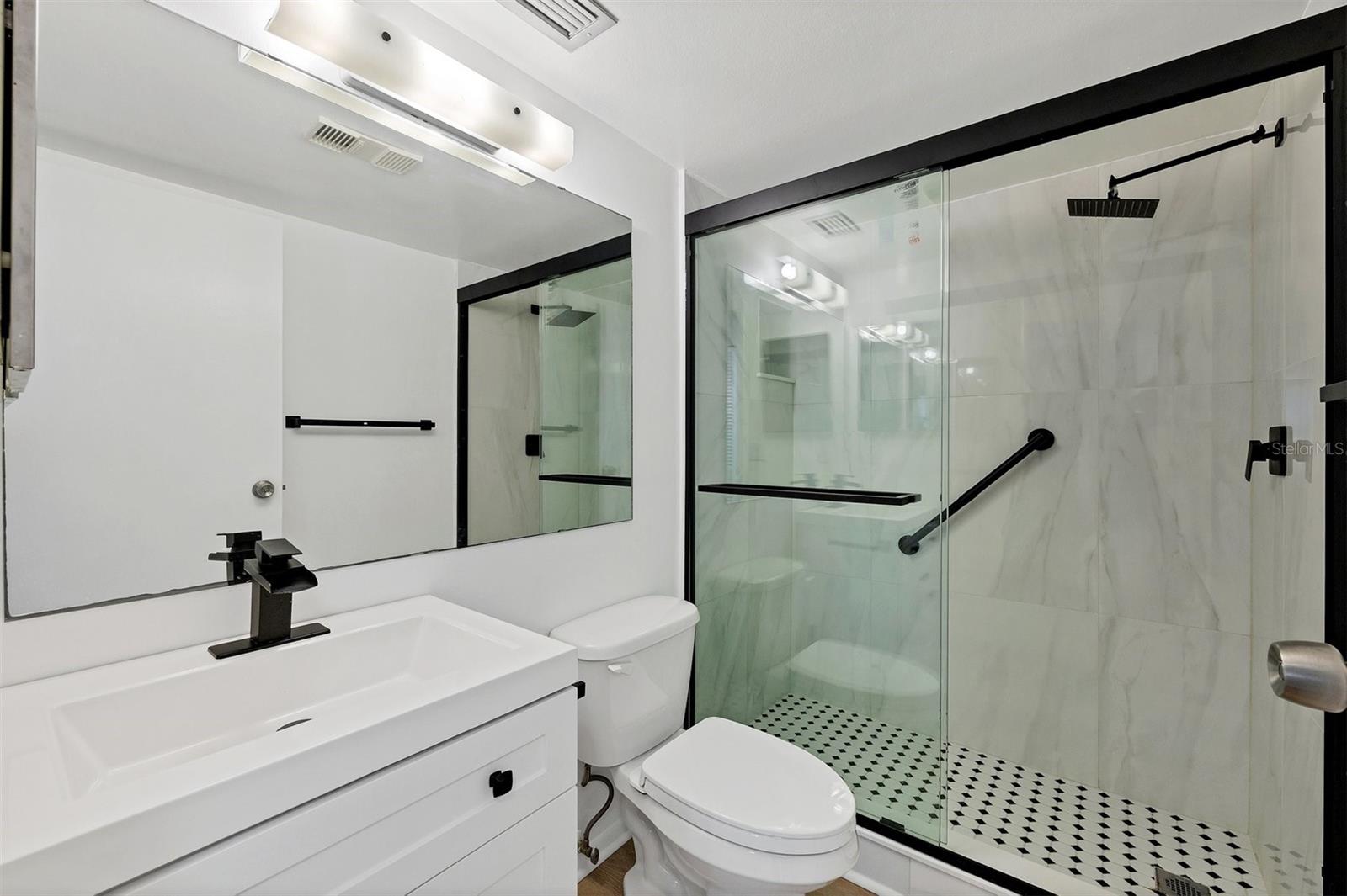 Image 17 of 31 For 3231 Beneva Road 103