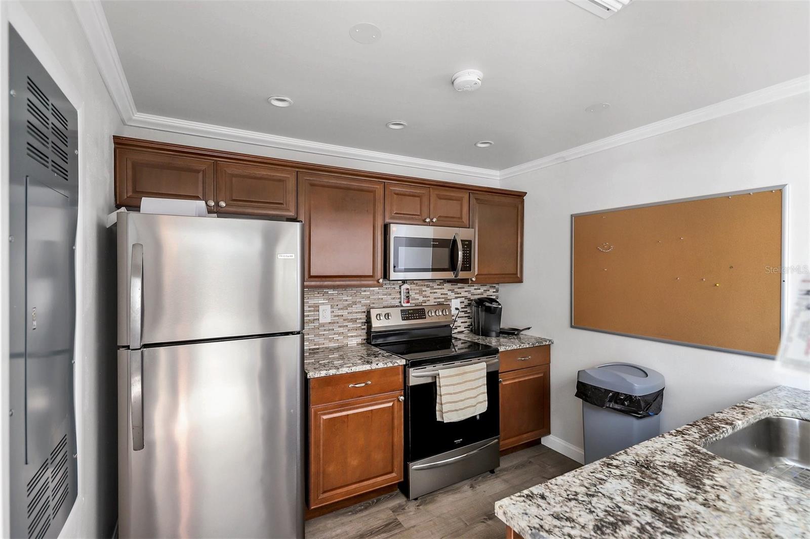 Image 25 of 31 For 3231 Beneva Road 103