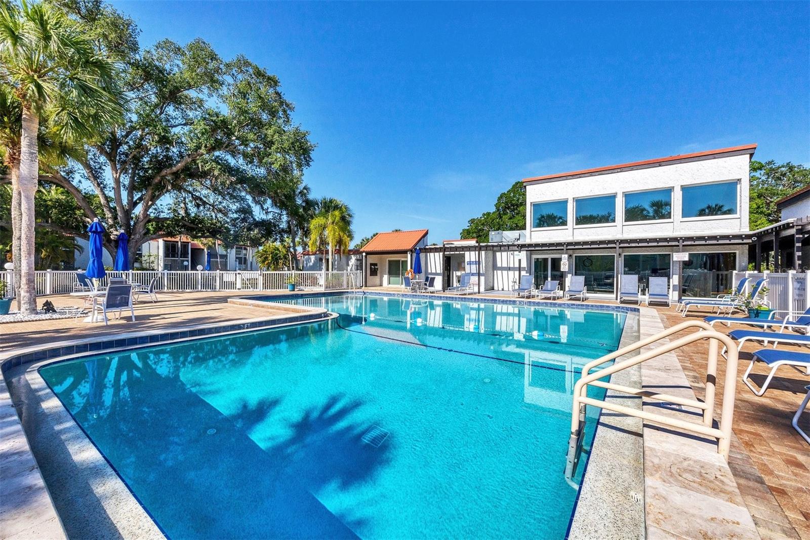 Image 26 of 31 For 3231 Beneva Road 103