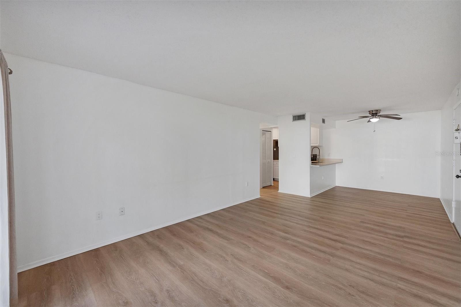 Image 4 of 31 For 3231 Beneva Road 103