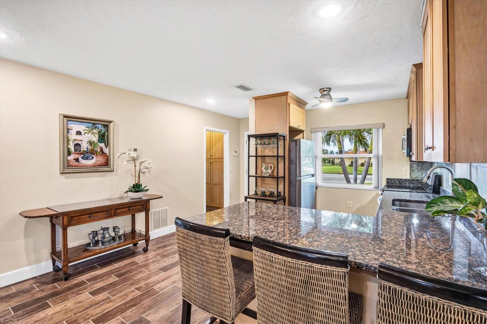 Image 10 of 38 For 6416 Mercer Road