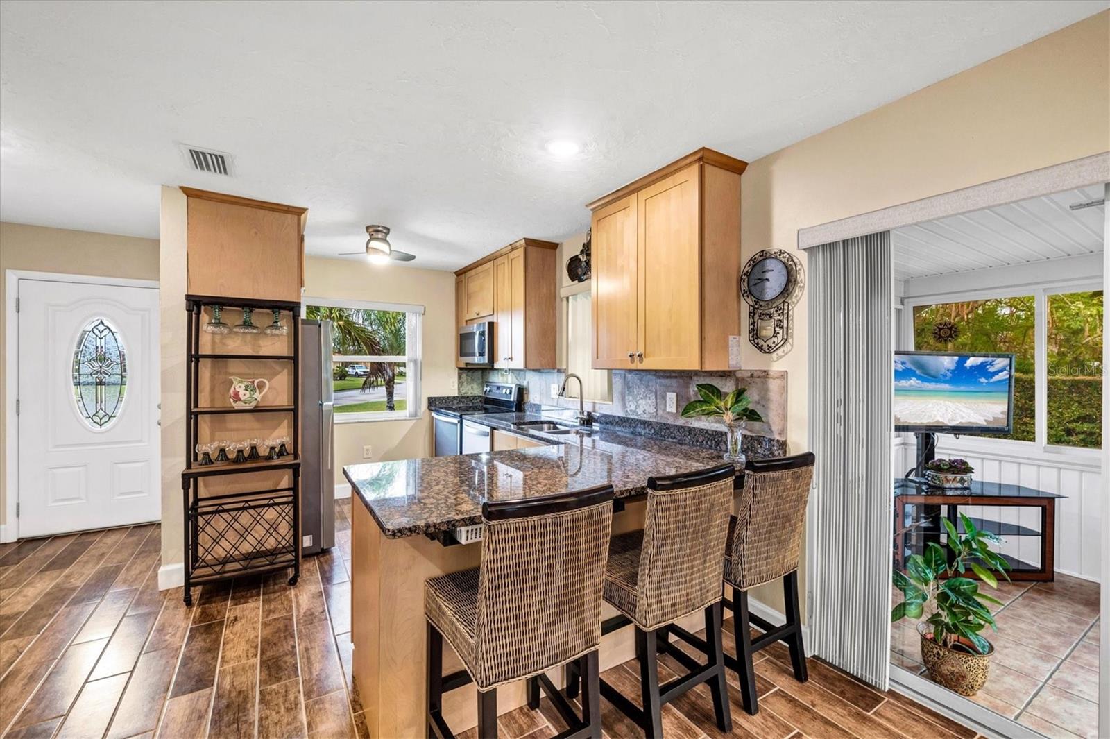 Image 11 of 38 For 6416 Mercer Road