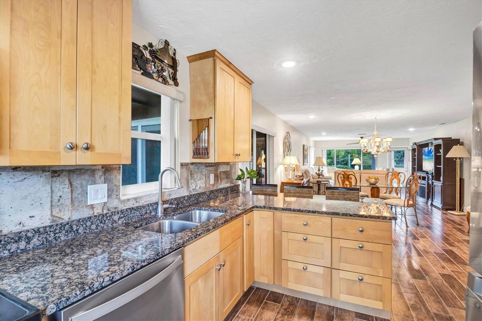 Image 13 of 38 For 6416 Mercer Road