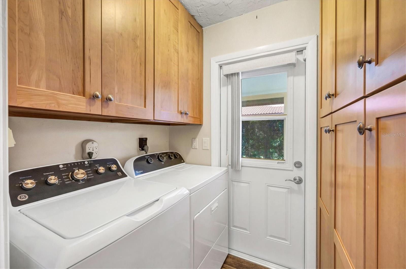 Image 22 of 38 For 6416 Mercer Road