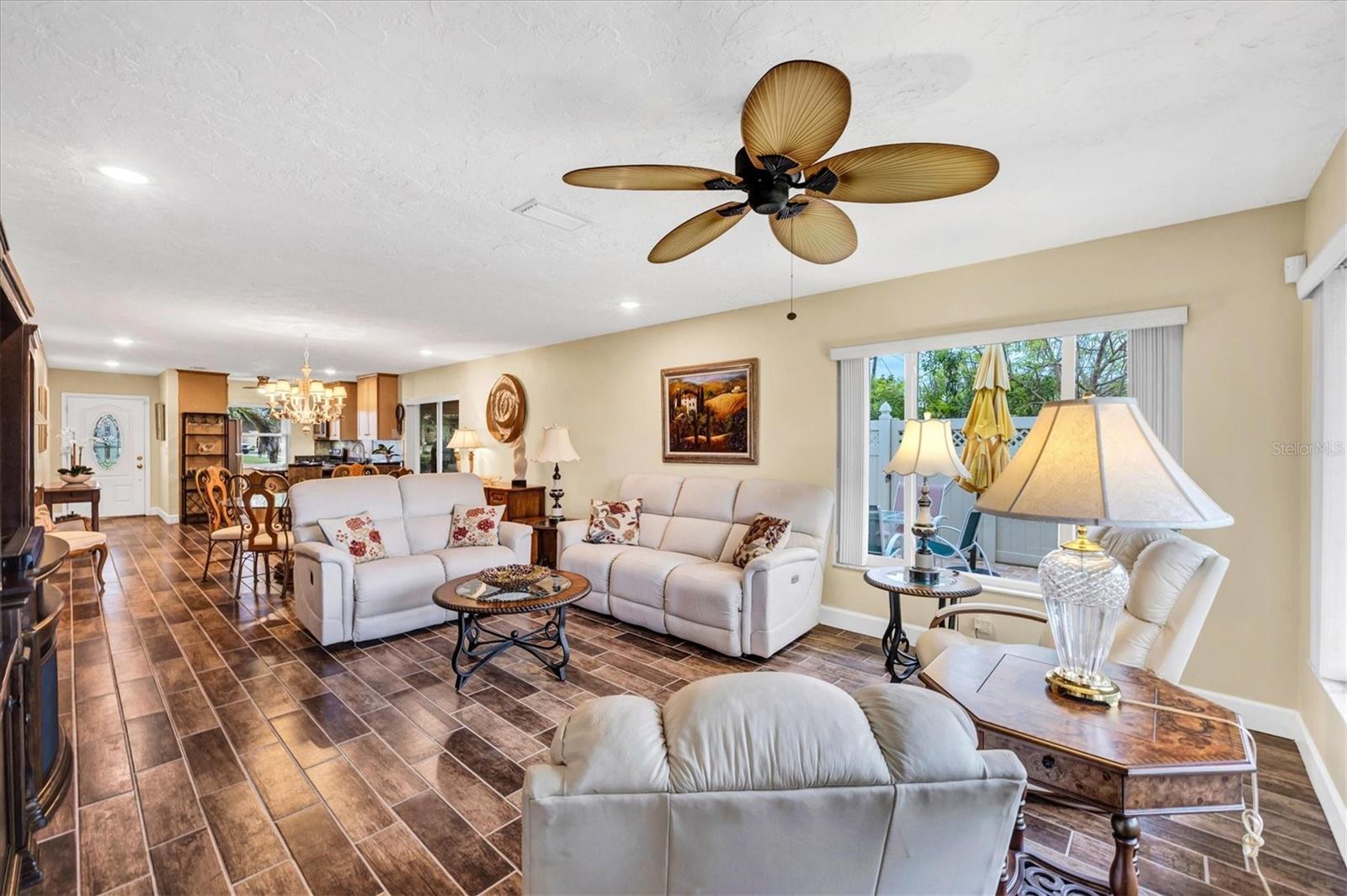 Image 4 of 38 For 6416 Mercer Road