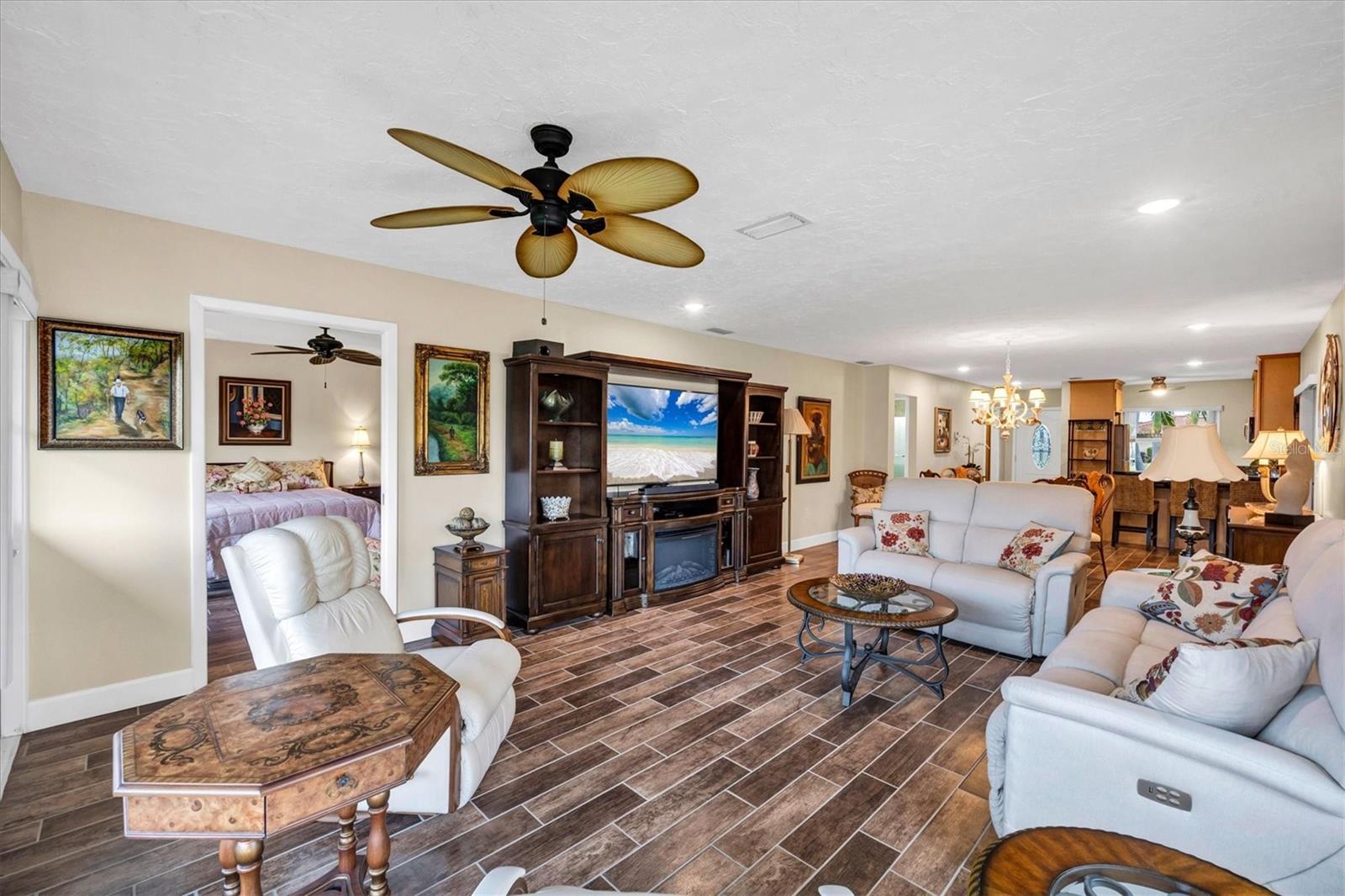 Image 5 of 38 For 6416 Mercer Road