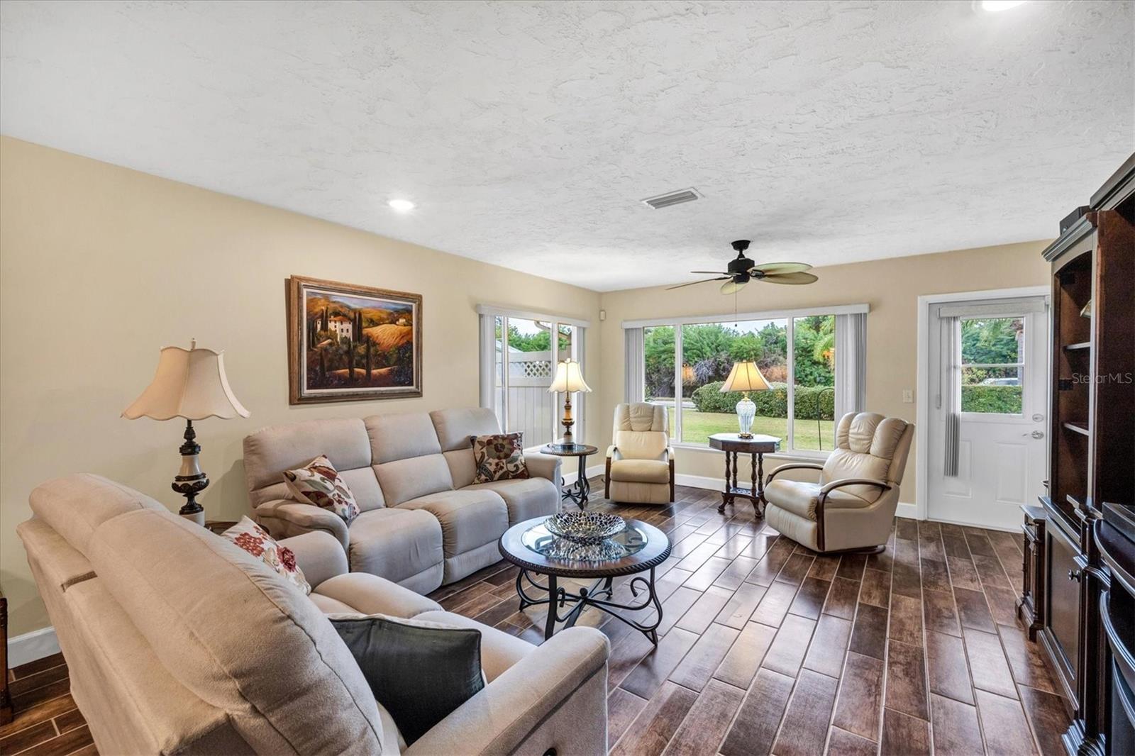 Image 6 of 38 For 6416 Mercer Road