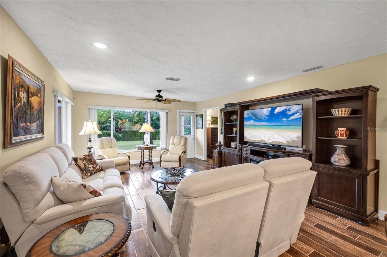 Image 7 of 38 For 6416 Mercer Road