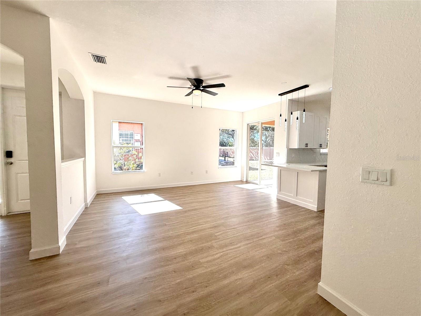 Image 14 of 25 For 4721 1st Avenue E 4721