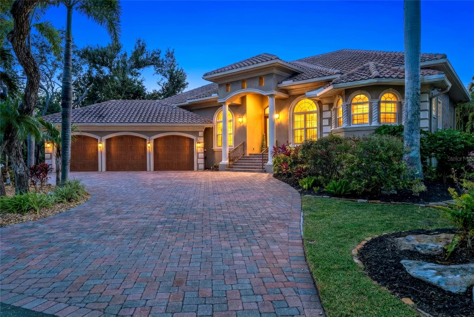 Image 3 of 78 For 611 Tremont Street