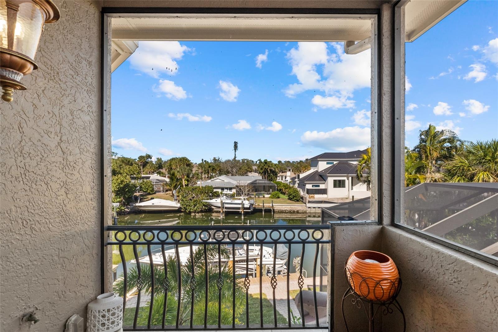 Image 52 of 78 For 611 Tremont Street