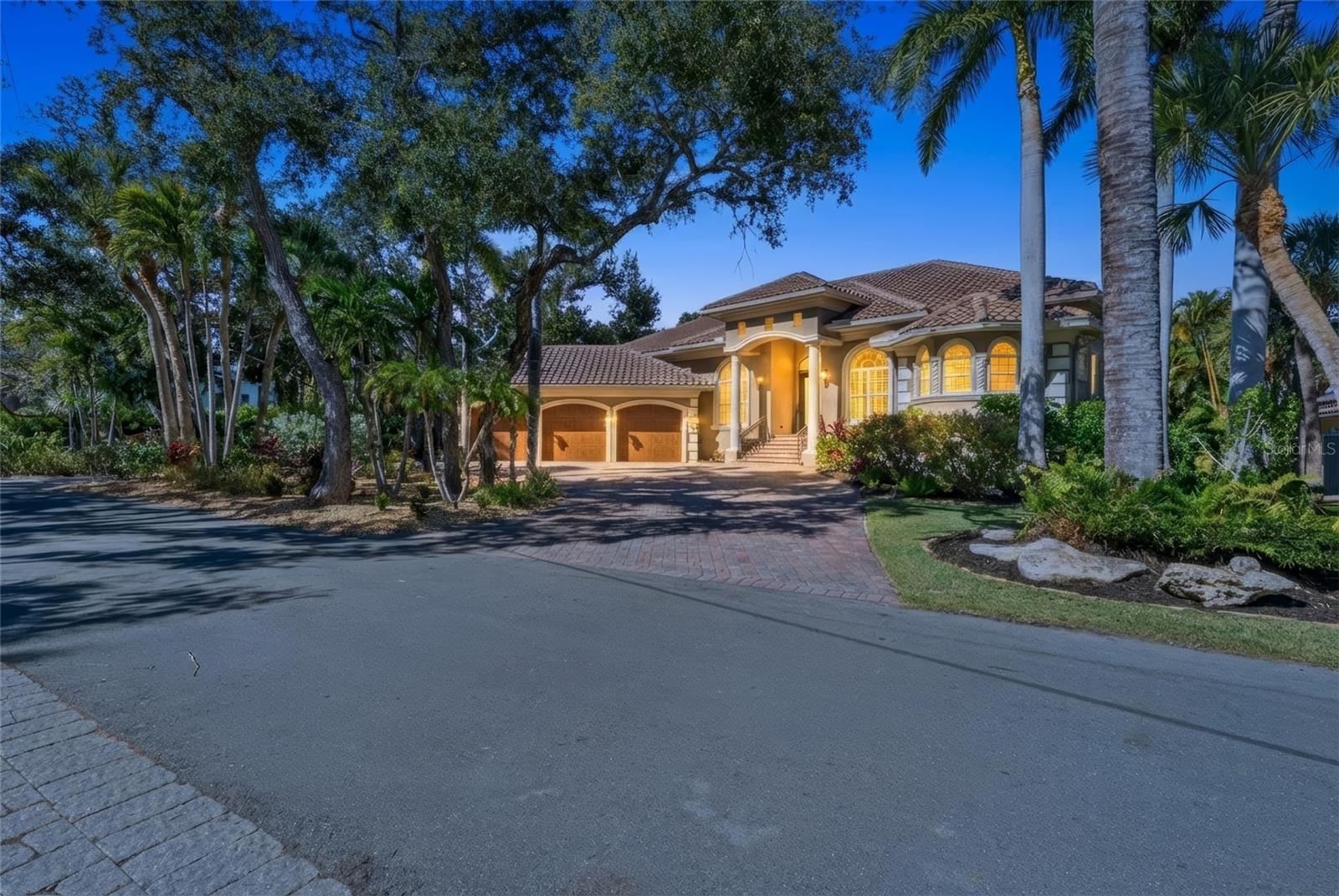 Image 70 of 78 For 611 Tremont Street