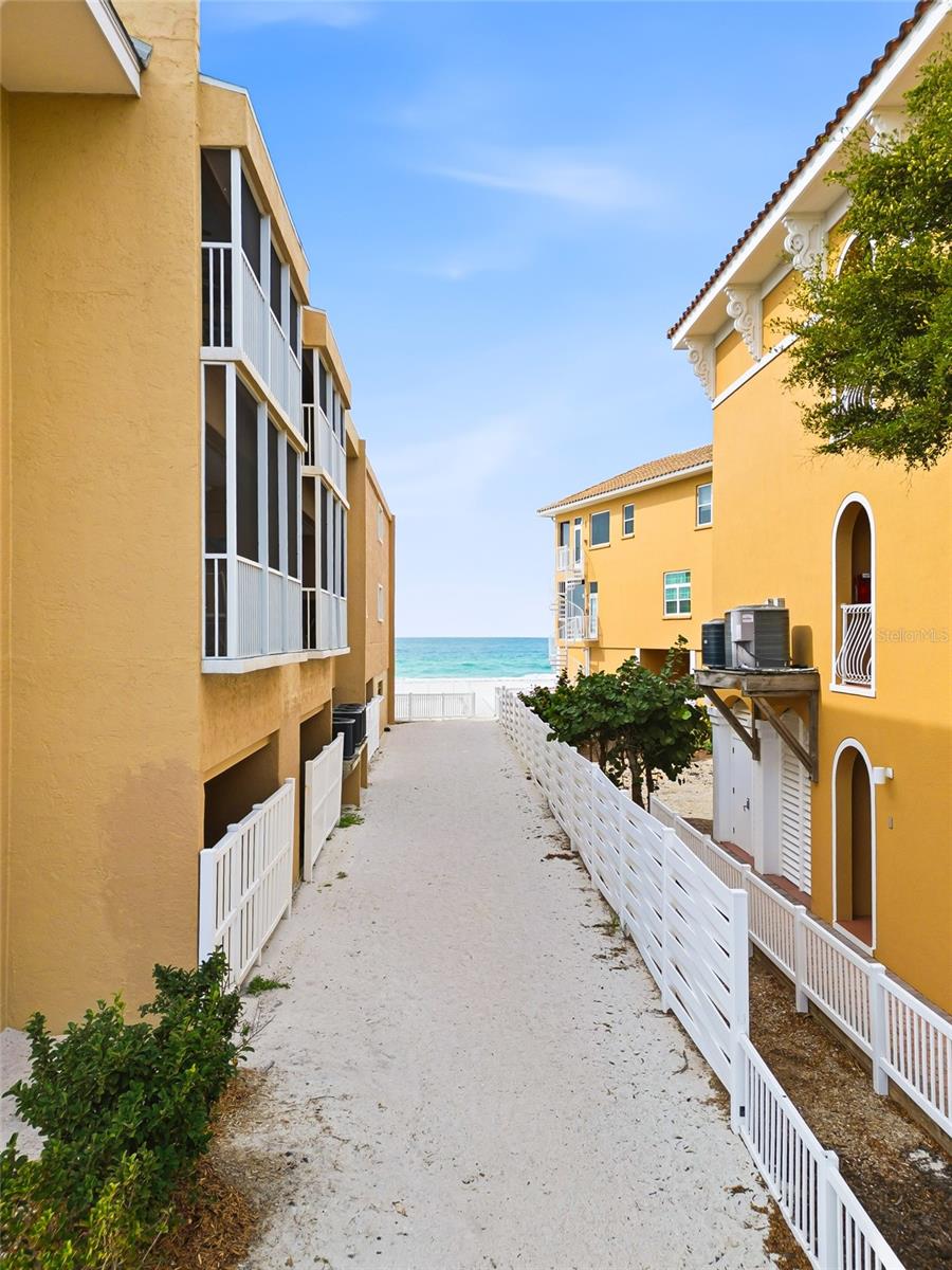 Image 34 of 44 For 1801 Gulf Drive N 215