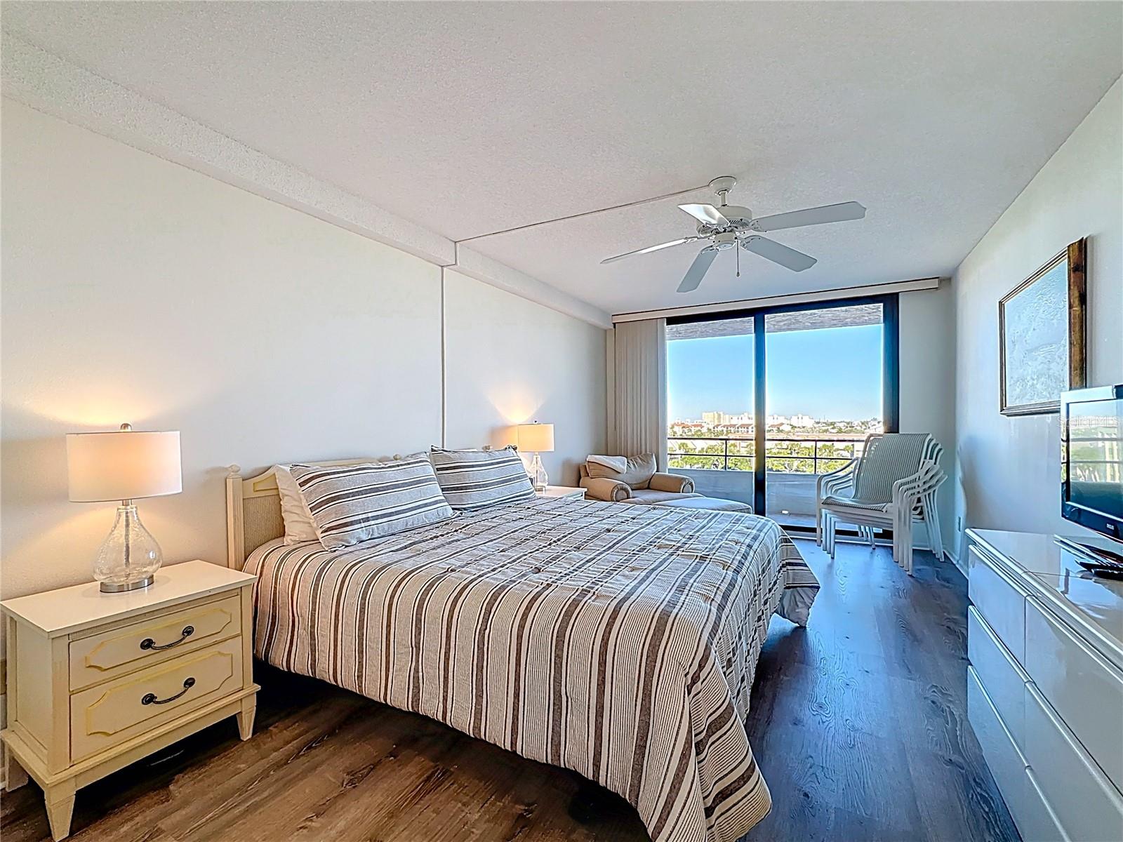 Image 15 of 44 For 6415 Midnight Pass Road 702