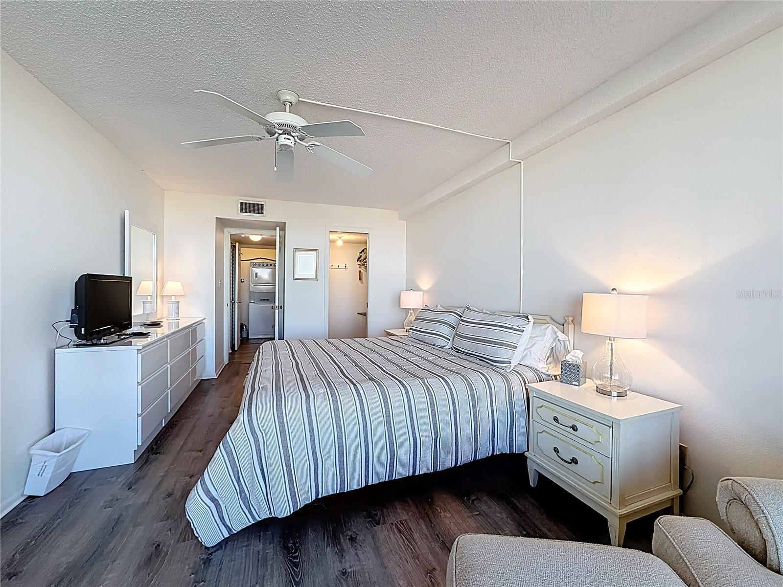 Image 16 of 44 For 6415 Midnight Pass Road 702