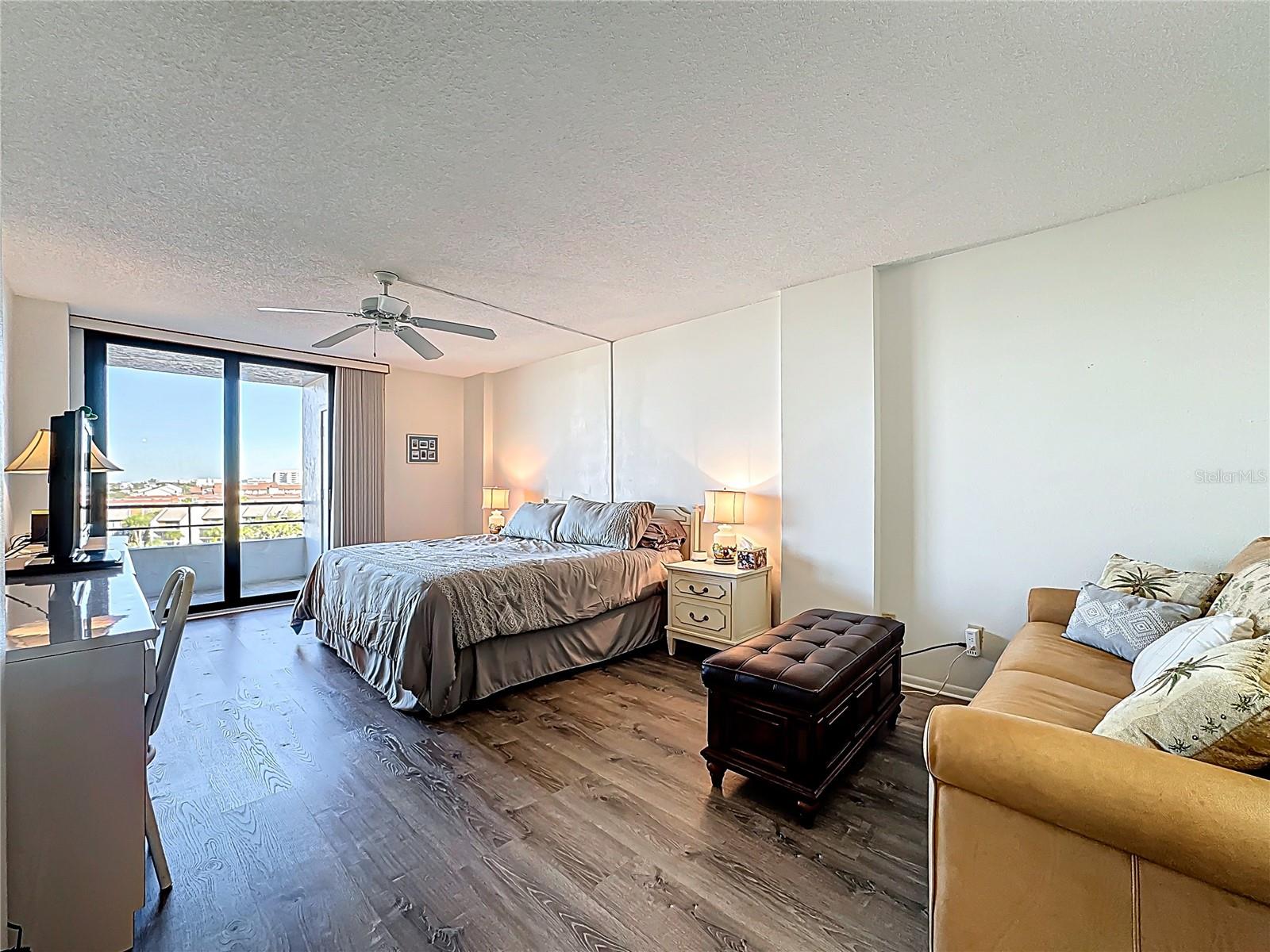 Image 19 of 44 For 6415 Midnight Pass Road 702