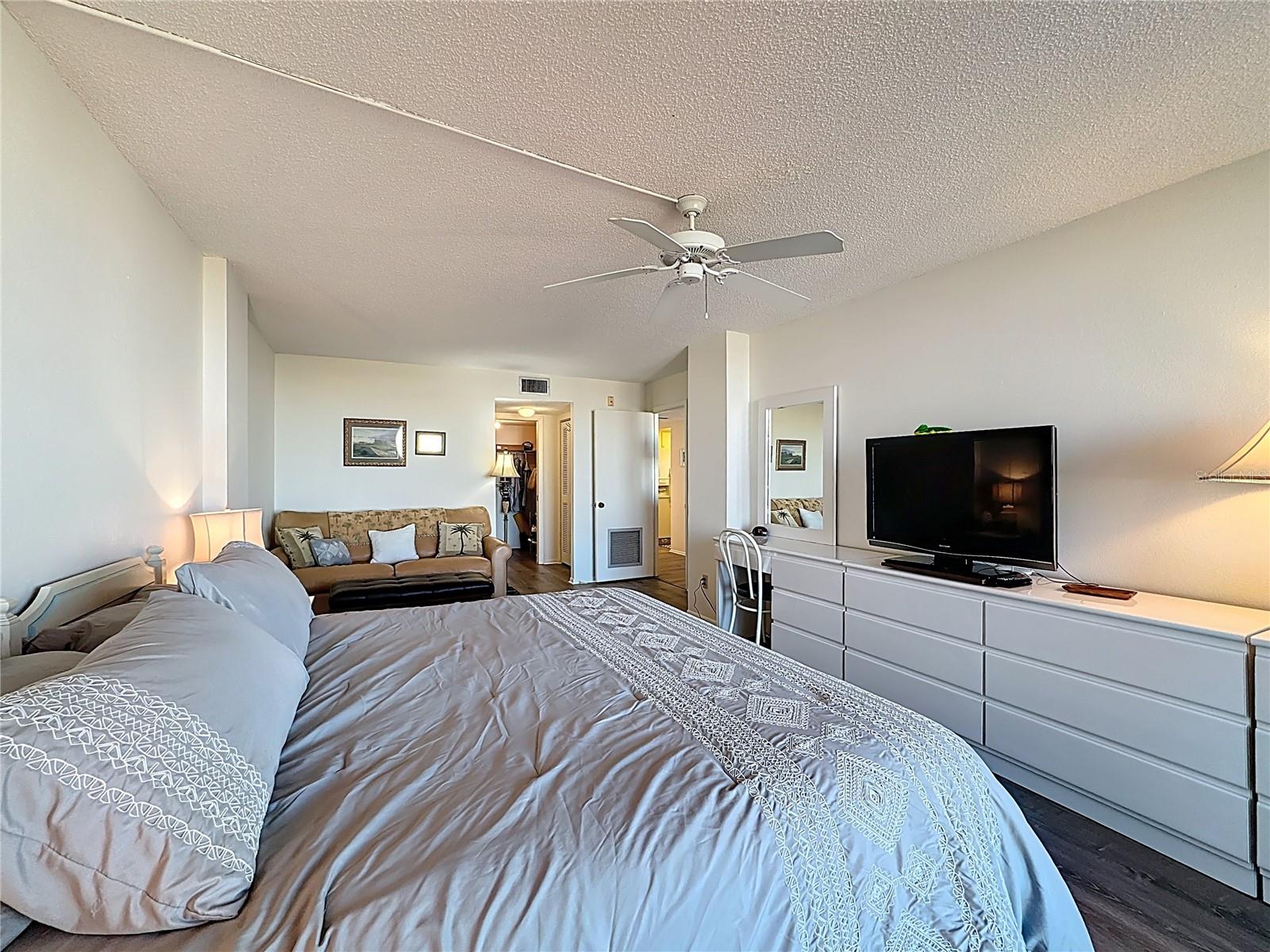 Image 22 of 44 For 6415 Midnight Pass Road 702