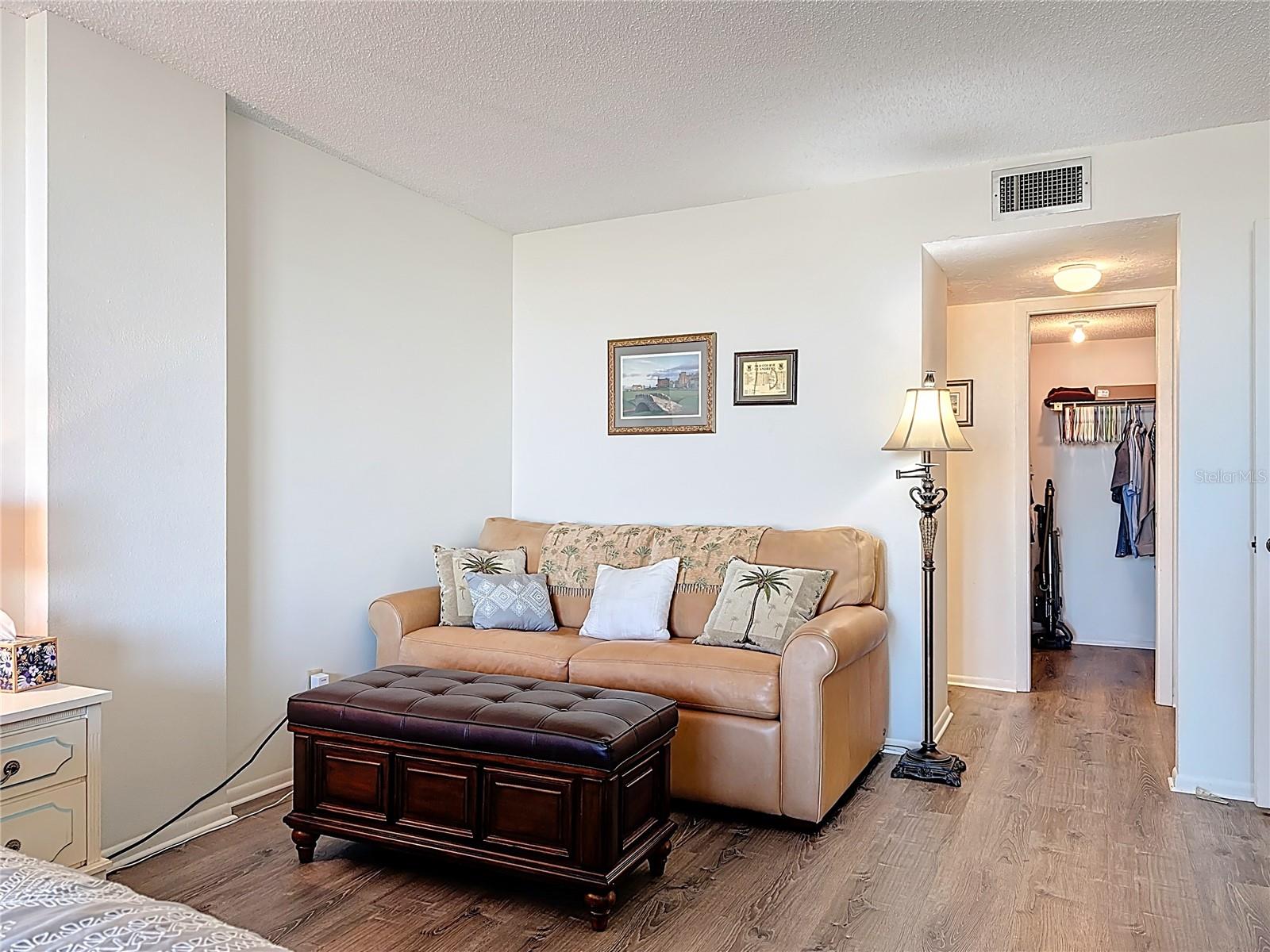 Image 23 of 44 For 6415 Midnight Pass Road 702