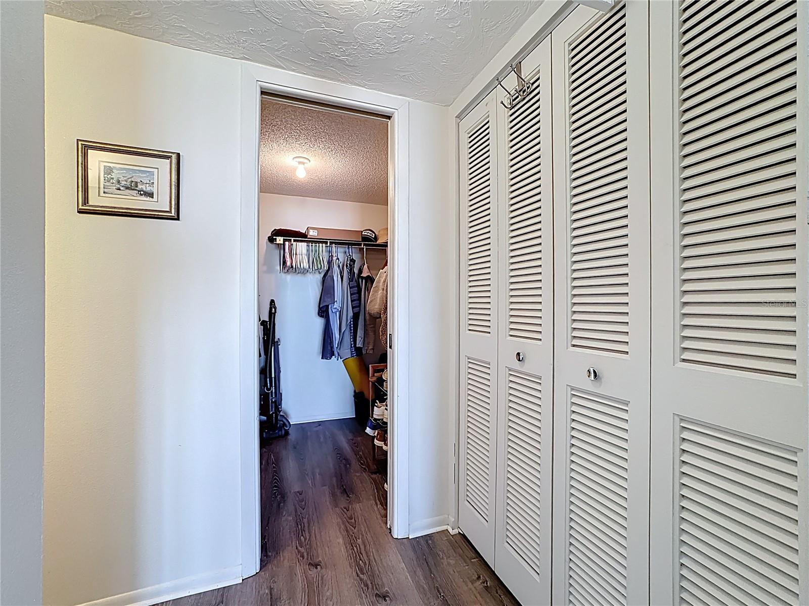 Image 24 of 44 For 6415 Midnight Pass Road 702