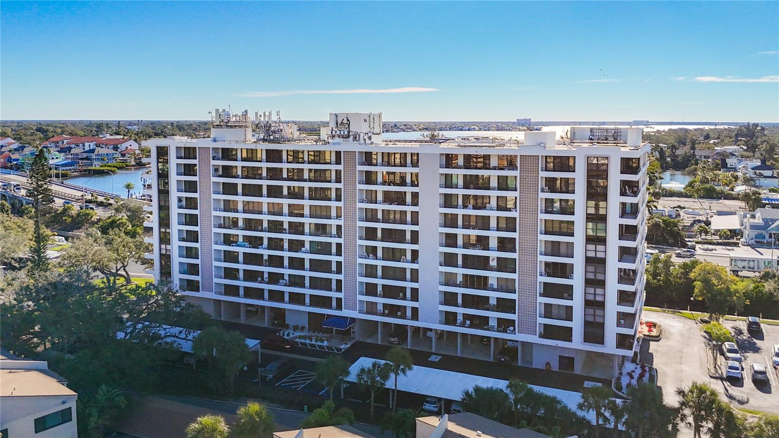 Image 3 of 44 For 6415 Midnight Pass Road 702