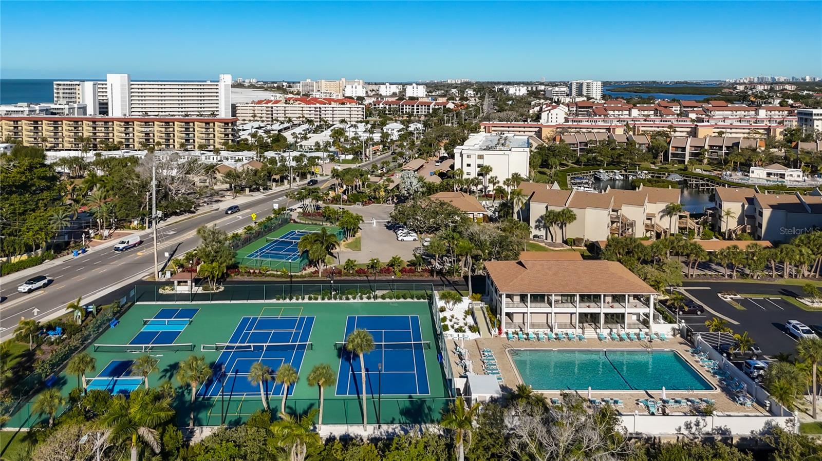 Image 39 of 44 For 6415 Midnight Pass Road 702