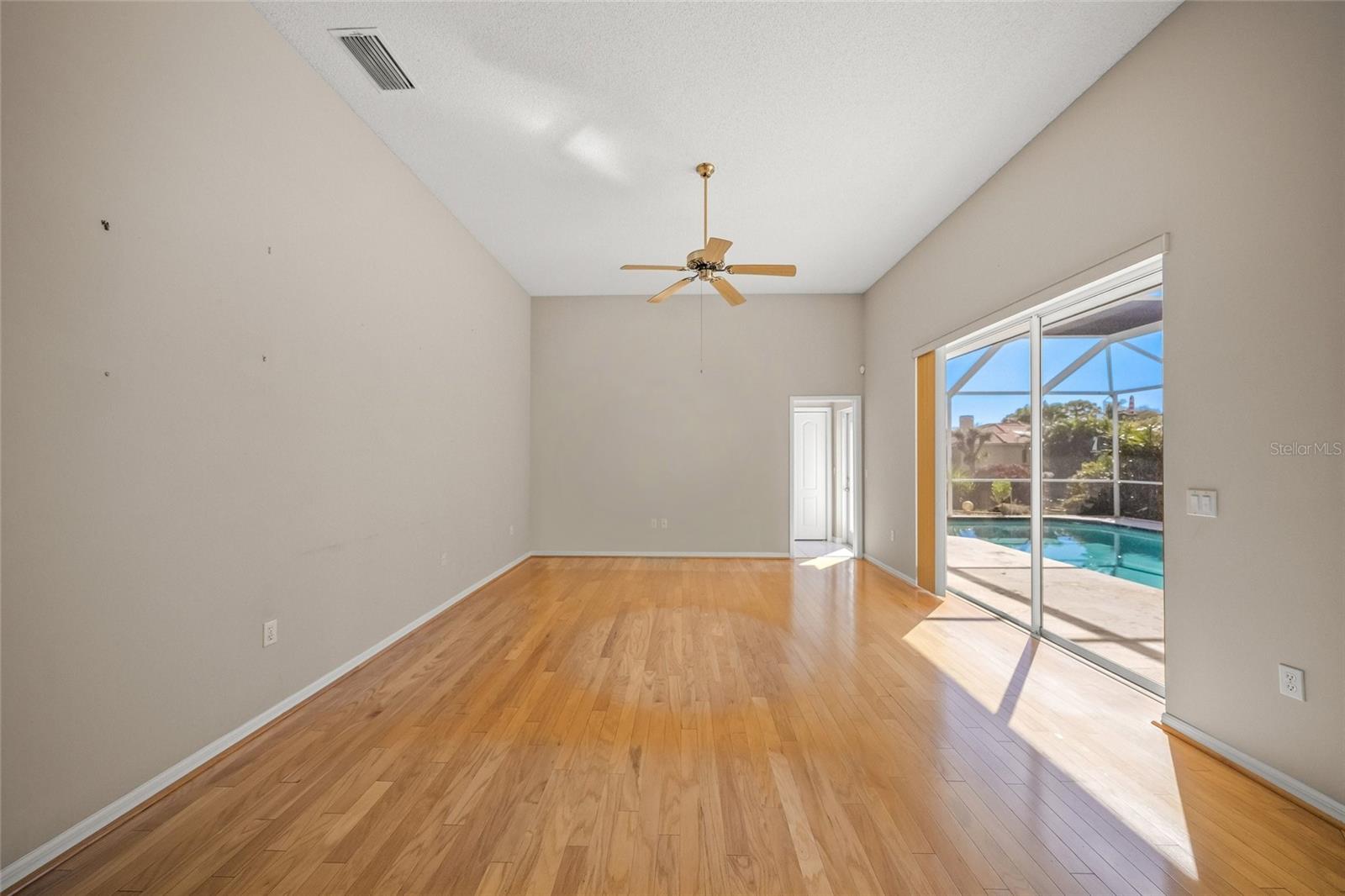 Image 21 of 51 For 9017 Huntington Pointe Drive