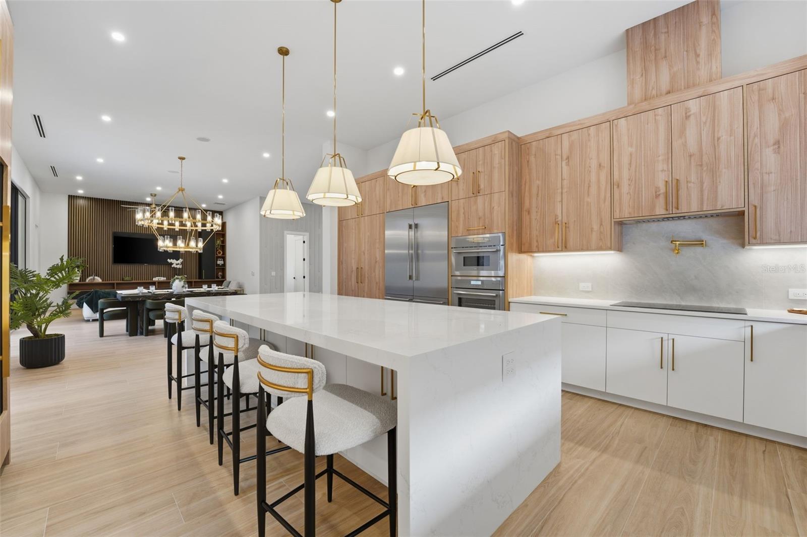 Image 11 of 63 For 2450 Hawthorne Street