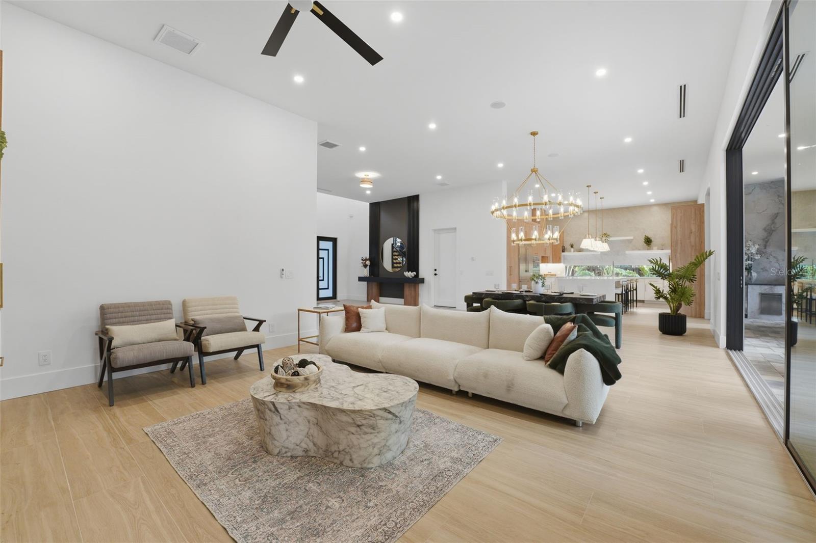 Image 13 of 63 For 2450 Hawthorne Street