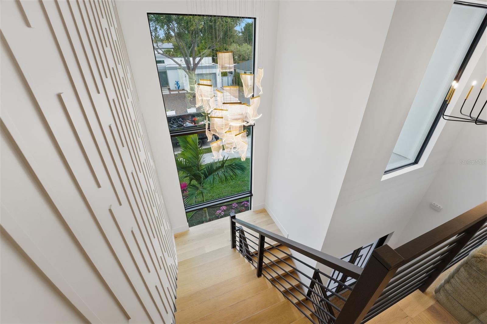 Image 18 of 63 For 2450 Hawthorne Street