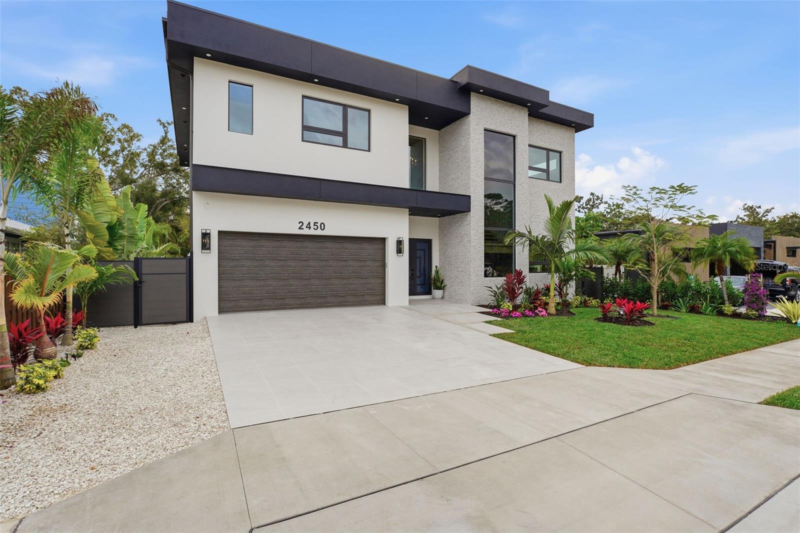 Image 2 of 63 For 2450 Hawthorne Street