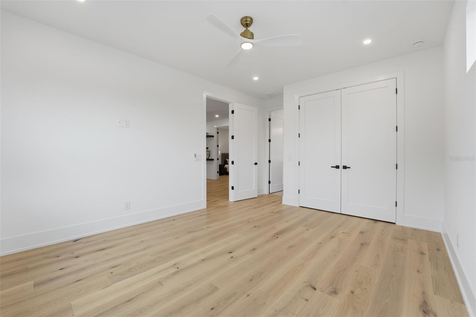 Image 23 of 63 For 2450 Hawthorne Street