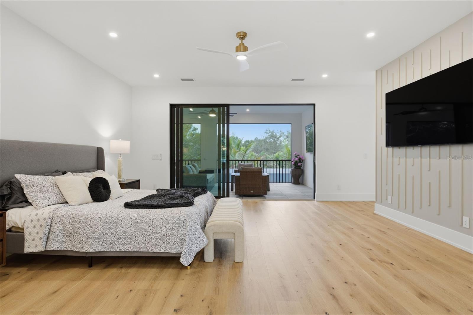 Image 25 of 63 For 2450 Hawthorne Street