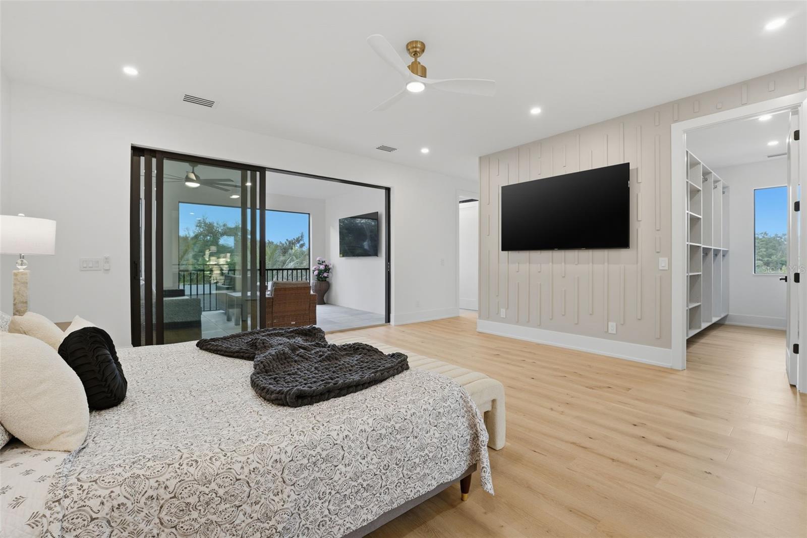 Image 26 of 63 For 2450 Hawthorne Street