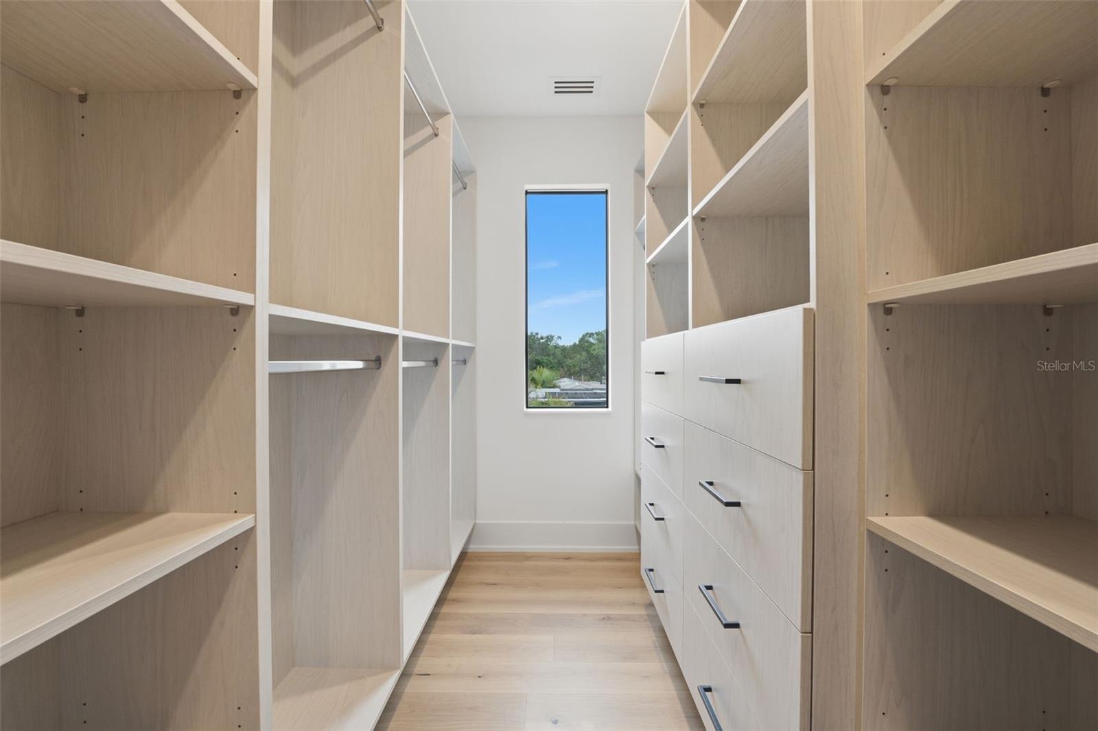 Image 27 of 63 For 2450 Hawthorne Street