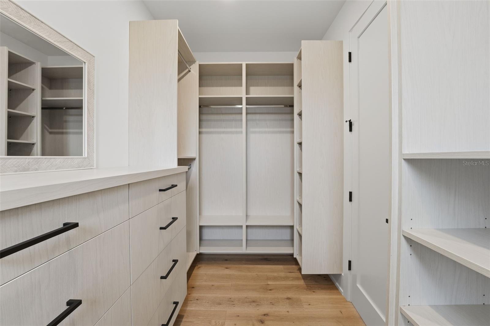 Image 28 of 63 For 2450 Hawthorne Street