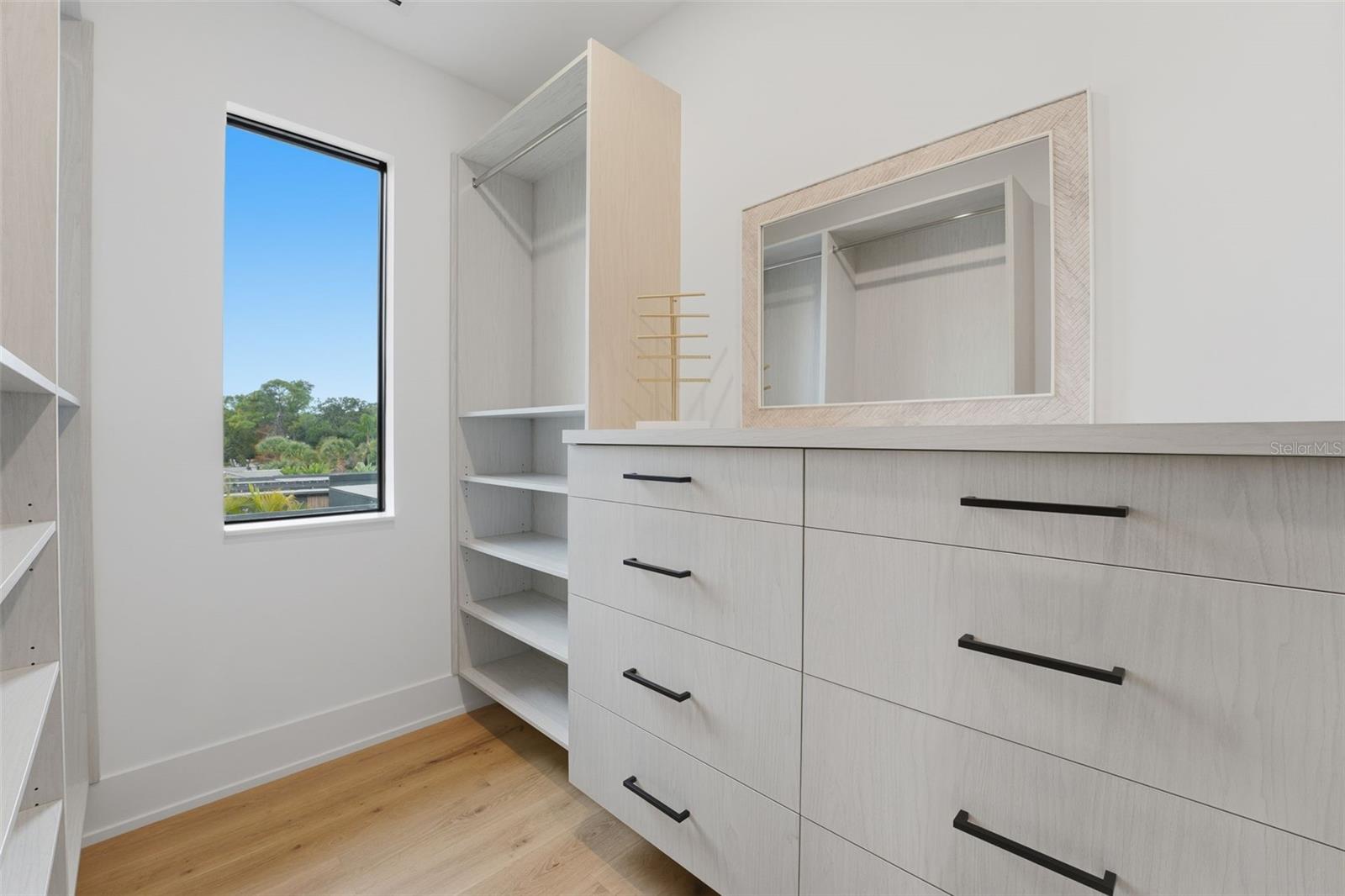 Image 29 of 63 For 2450 Hawthorne Street