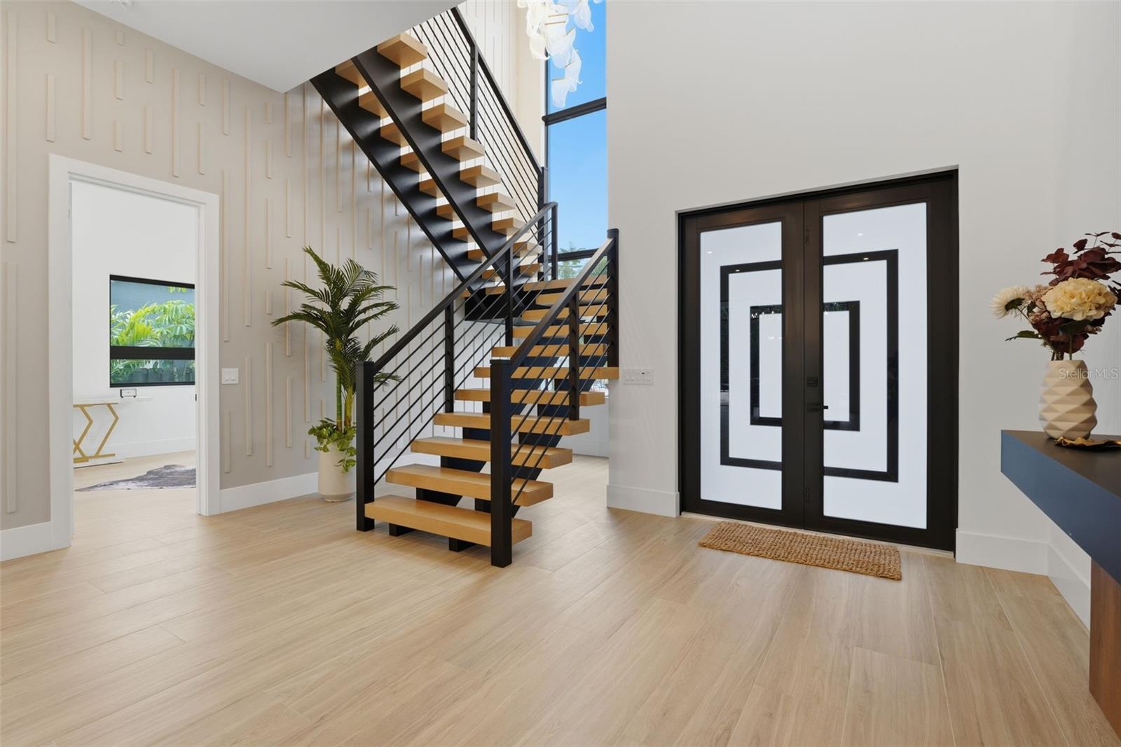 Image 3 of 63 For 2450 Hawthorne Street