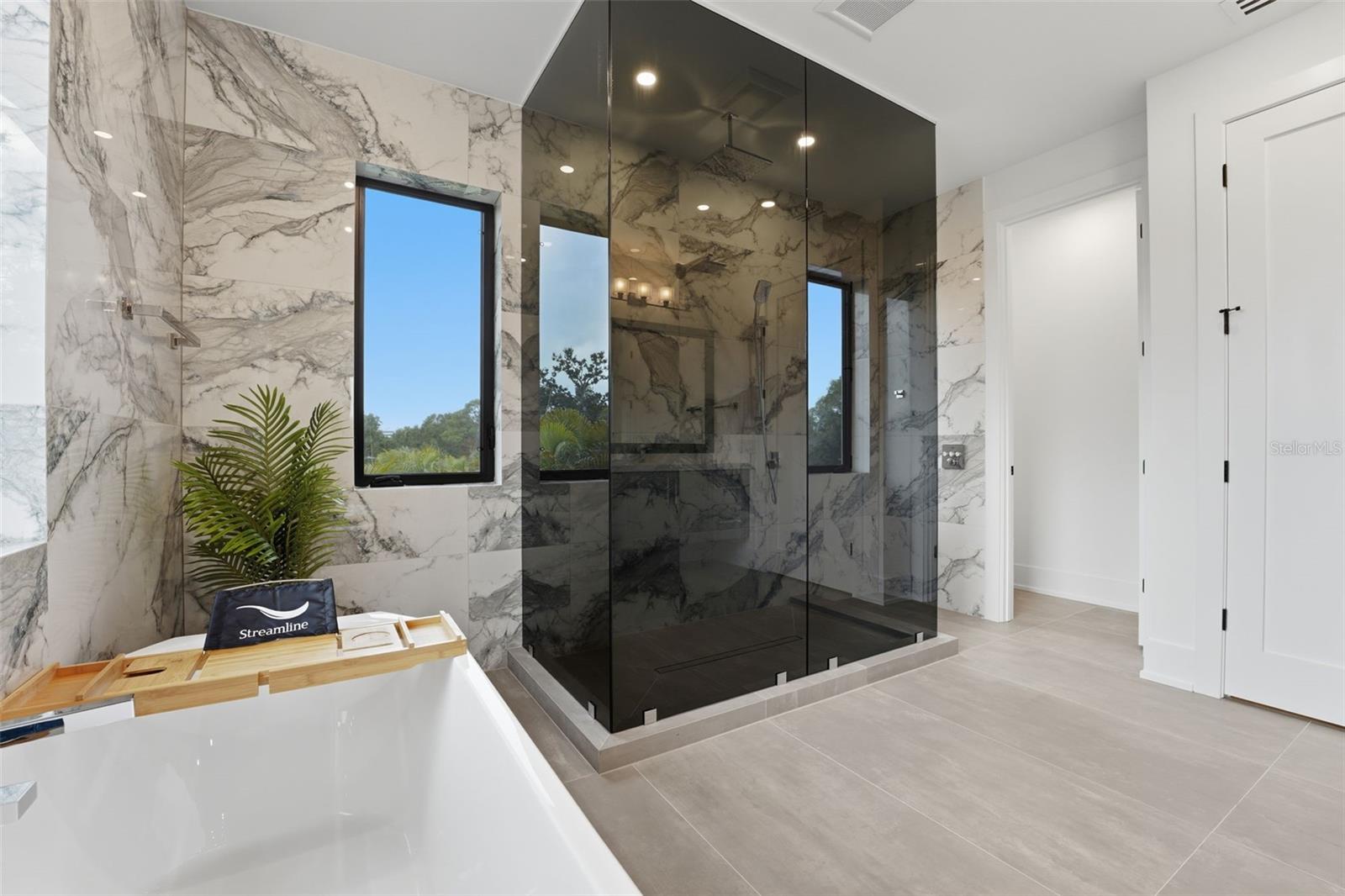 Image 32 of 63 For 2450 Hawthorne Street