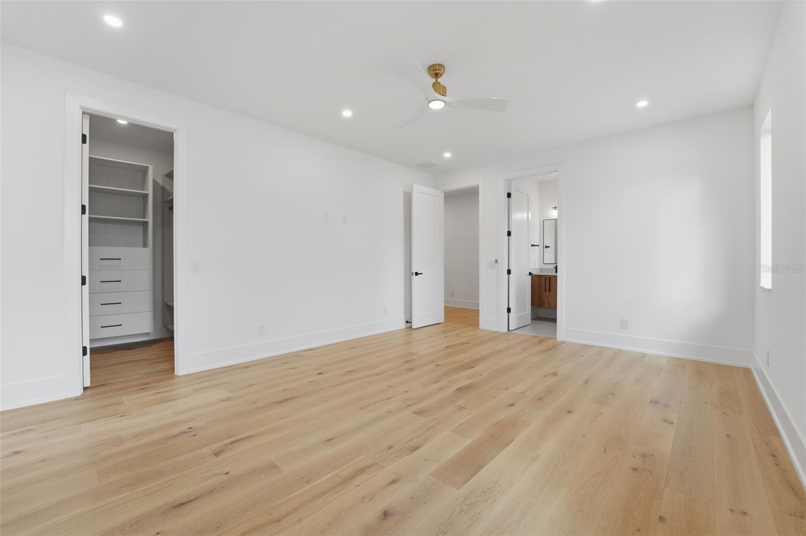 Image 34 of 63 For 2450 Hawthorne Street