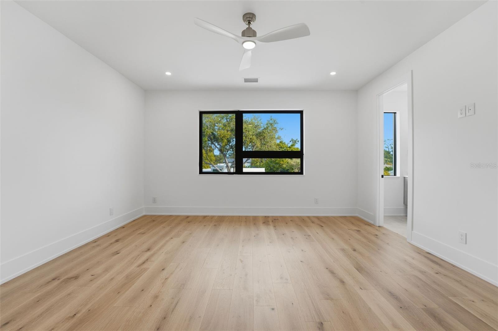 Image 37 of 63 For 2450 Hawthorne Street