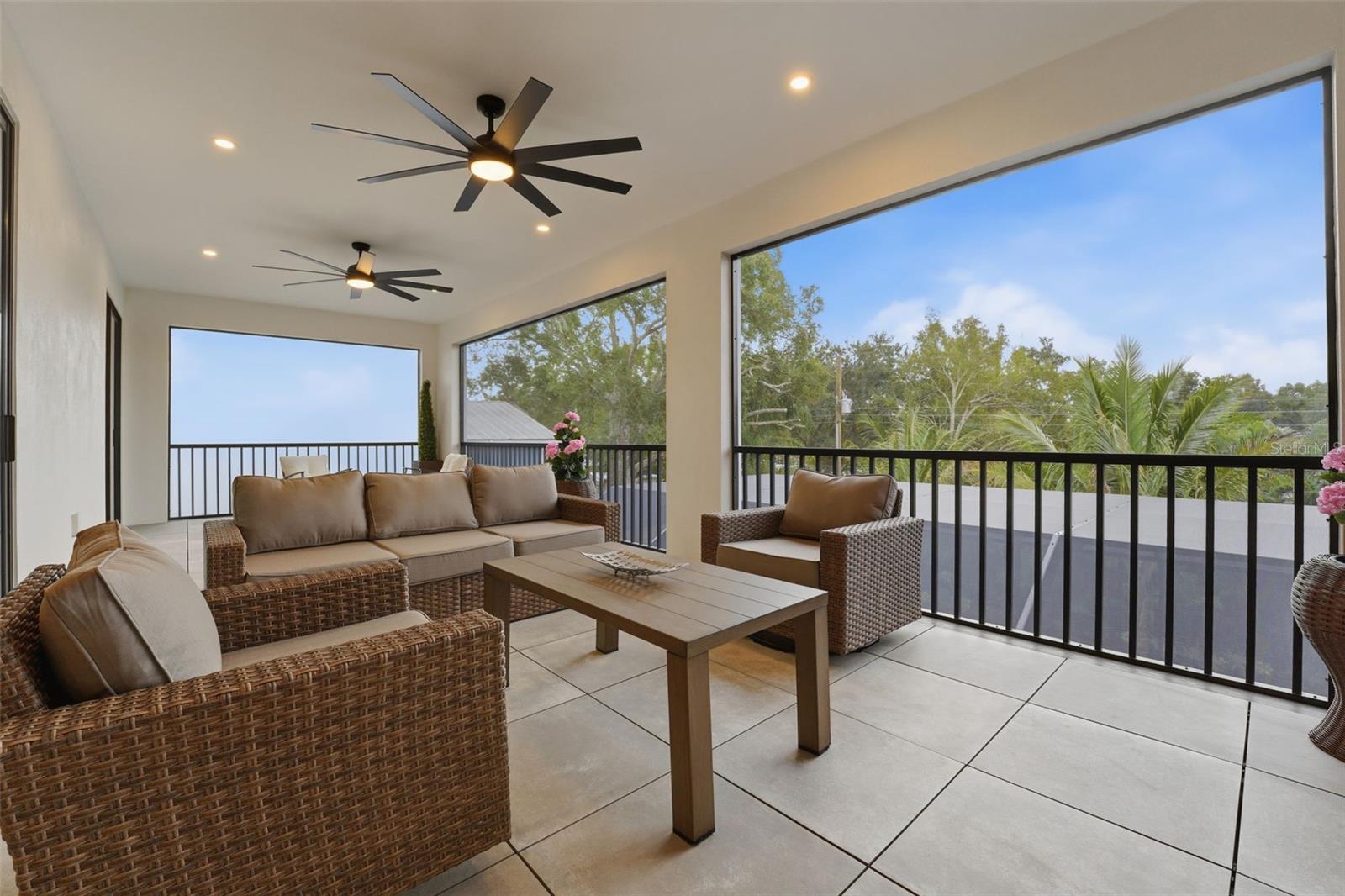 Image 42 of 63 For 2450 Hawthorne Street