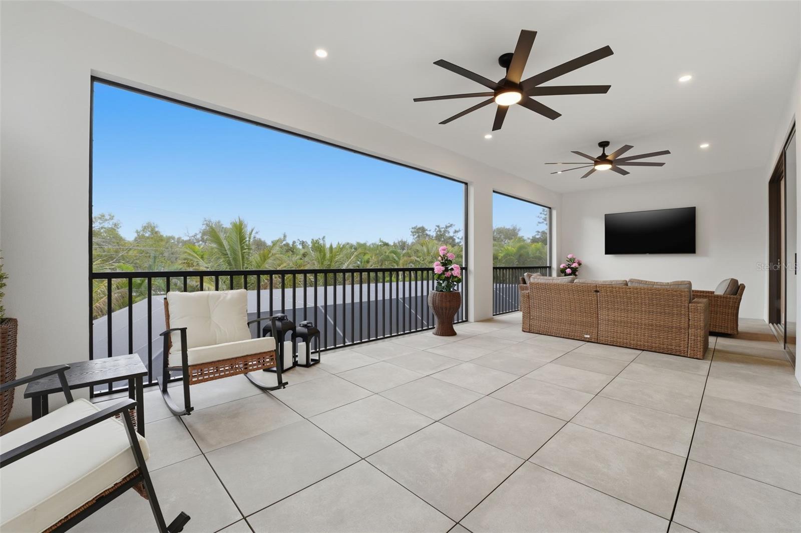 Image 44 of 63 For 2450 Hawthorne Street