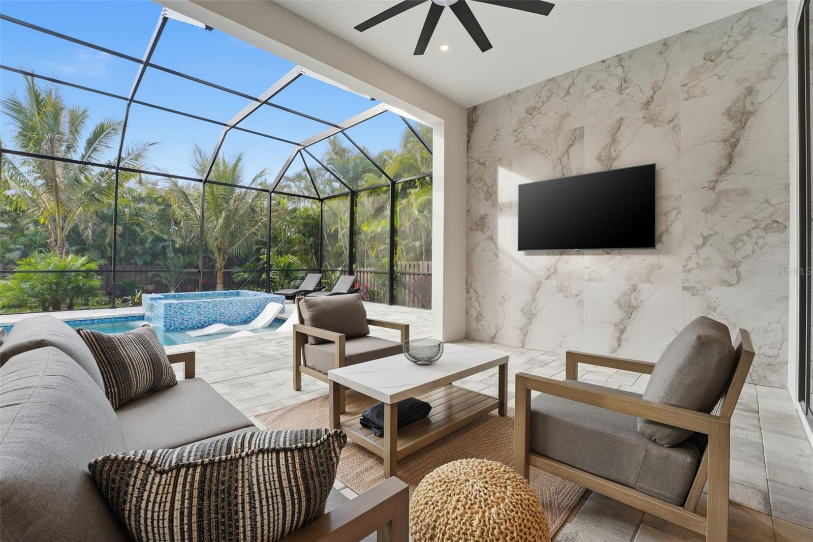 Image 47 of 63 For 2450 Hawthorne Street