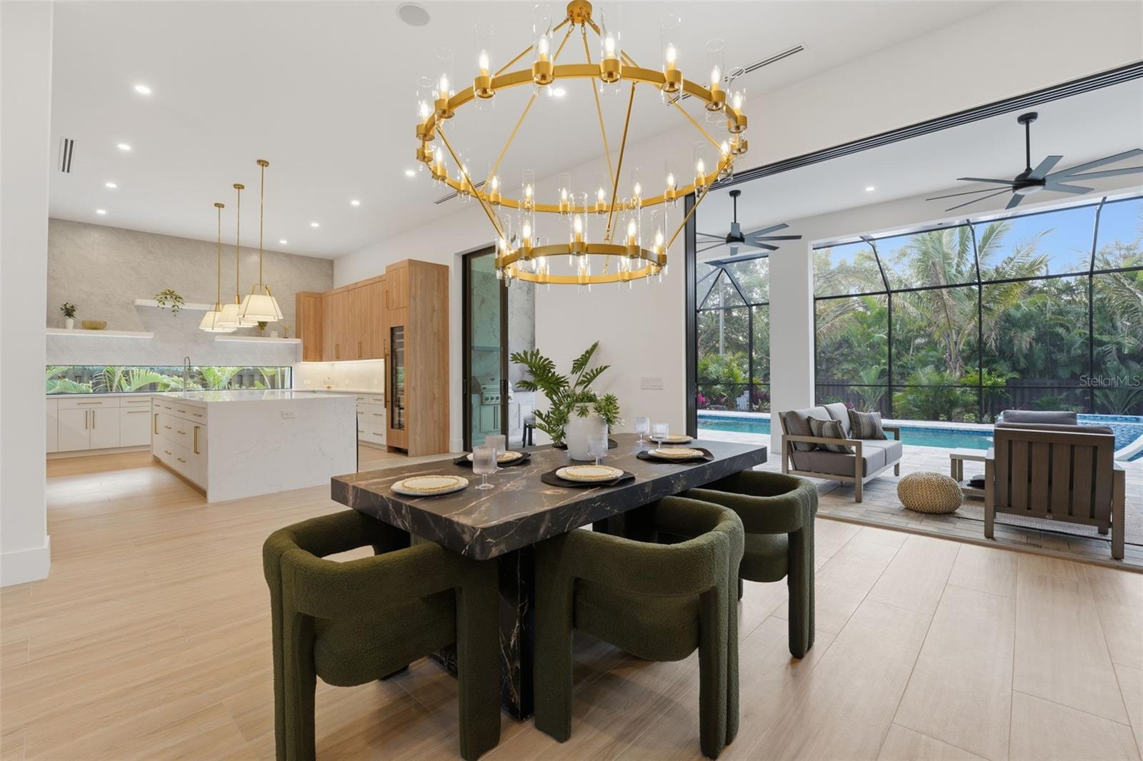 Image 5 of 63 For 2450 Hawthorne Street