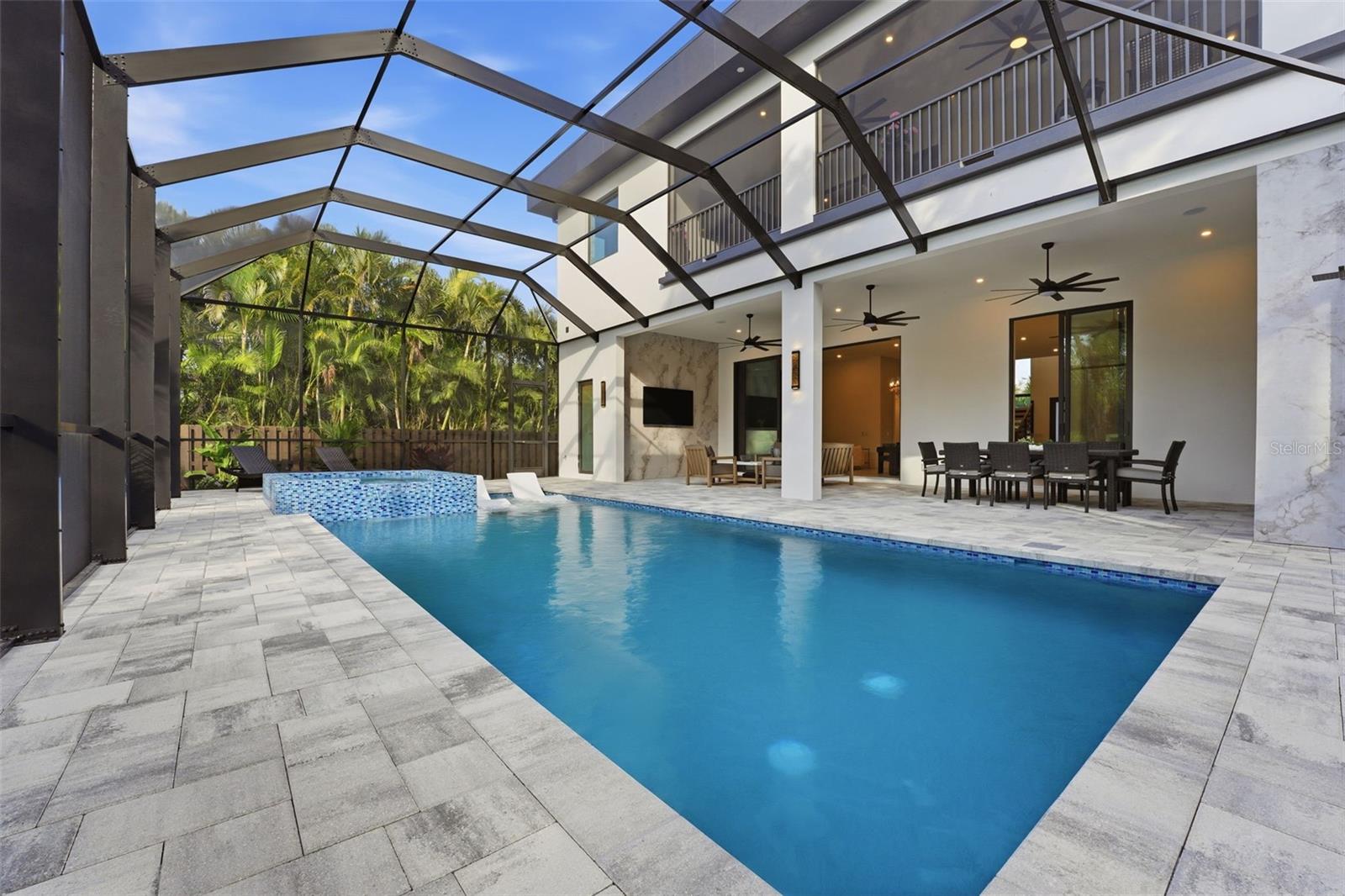 Image 53 of 63 For 2450 Hawthorne Street