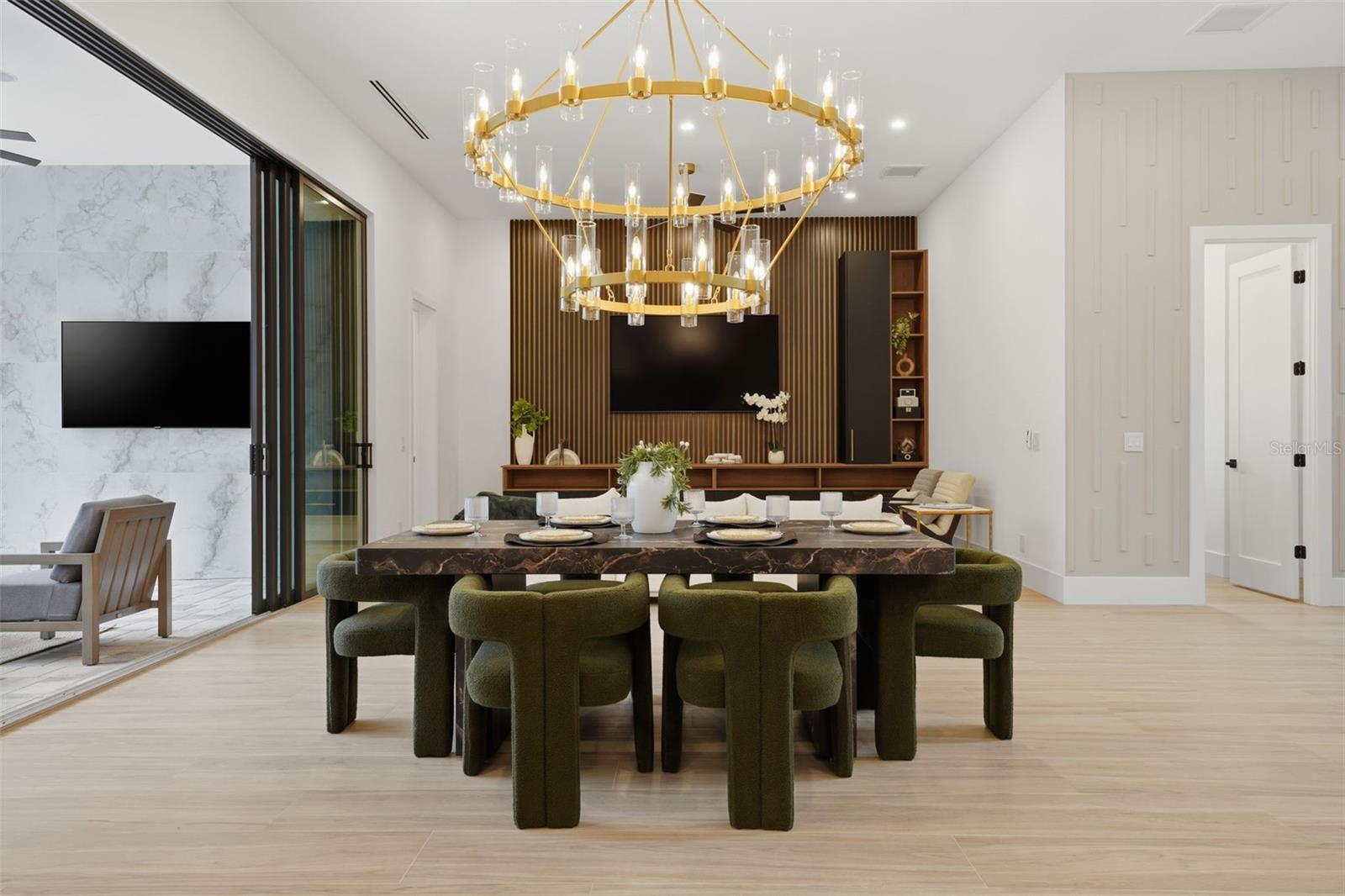 Image 6 of 63 For 2450 Hawthorne Street