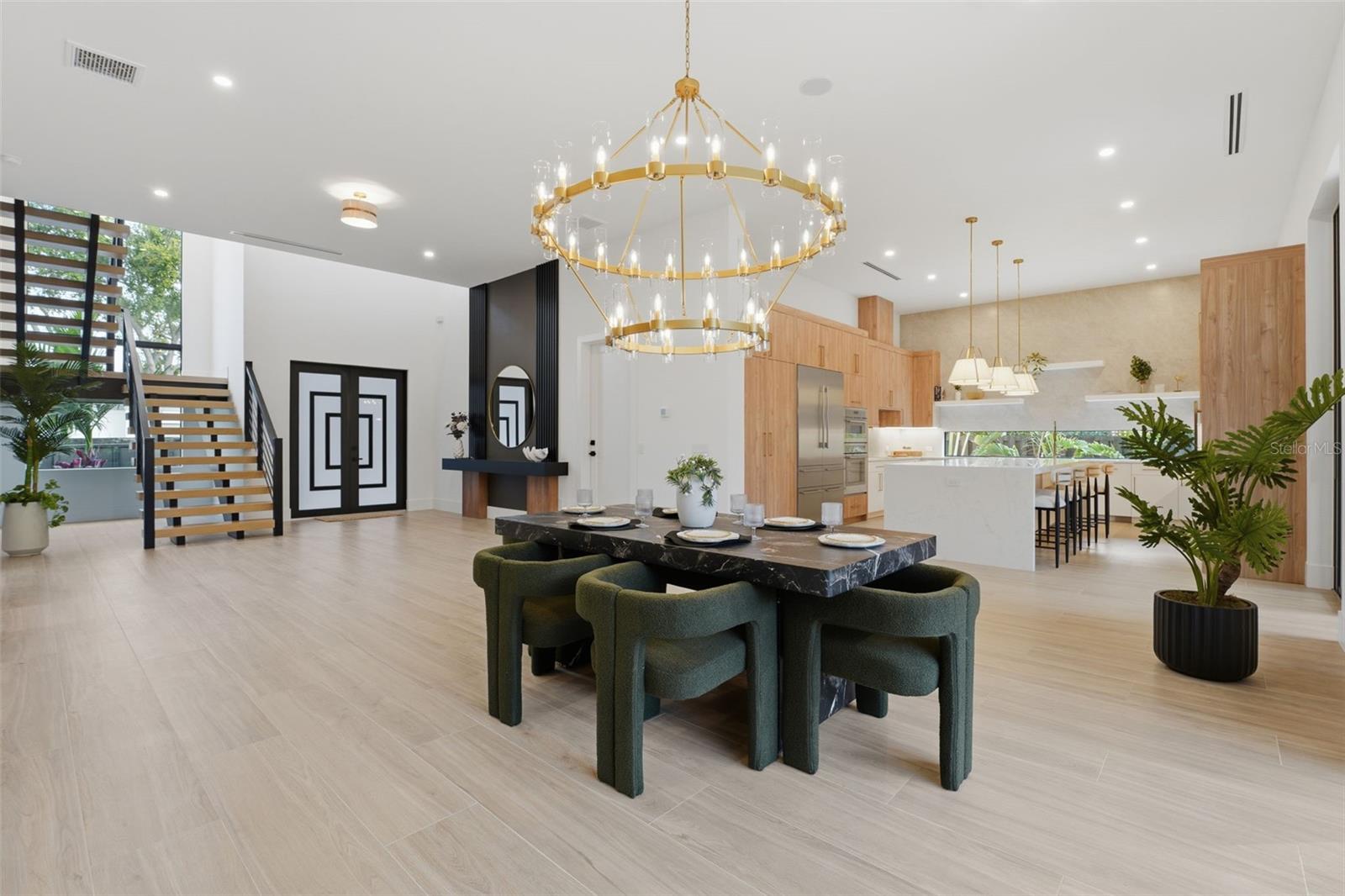 Image 7 of 63 For 2450 Hawthorne Street