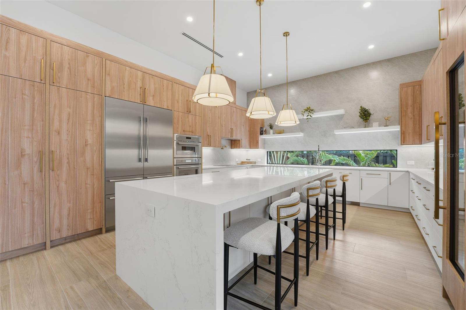 Image 8 of 63 For 2450 Hawthorne Street